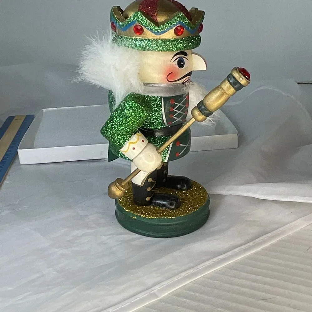 VTG Scott’s collectibles of distinction nut cracker